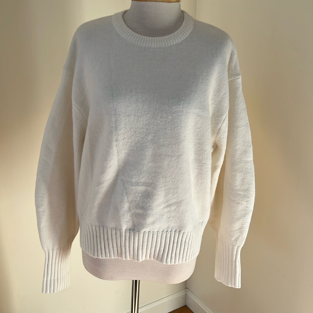 Oak & Fort women’s large ivory crew sweater.